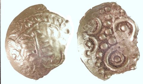 PAS 985851, both faces (photograph)